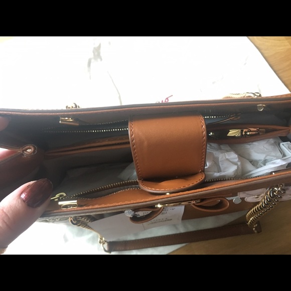 Ferragamo leather Flower Appliqué Bag - Picture 6 of 8