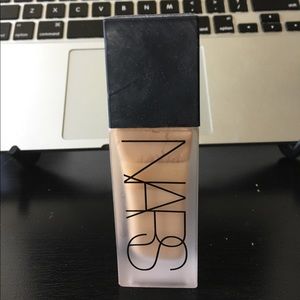 All Day Luminous Weightless Foundation
