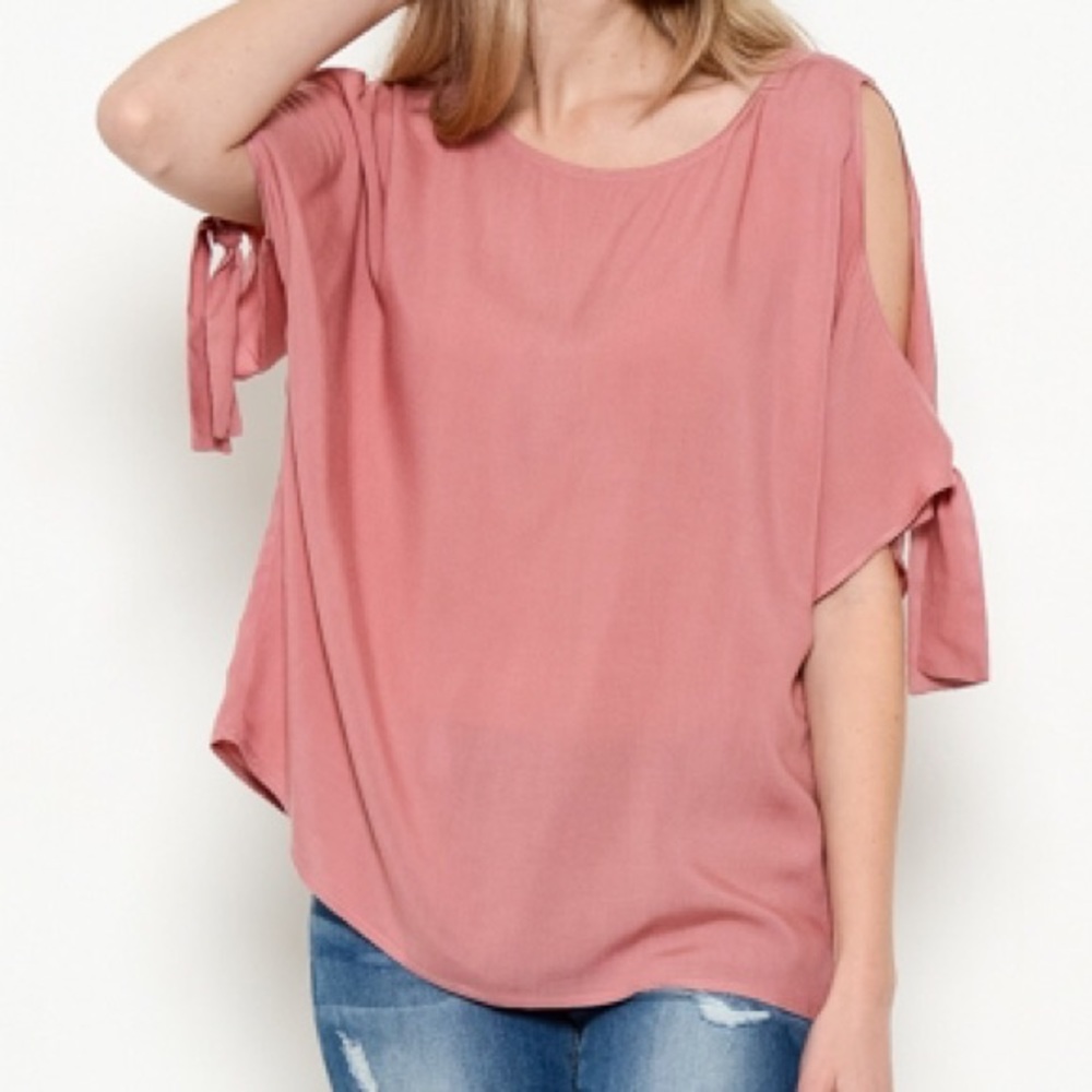 Cold Shoulder Bow Detail Top