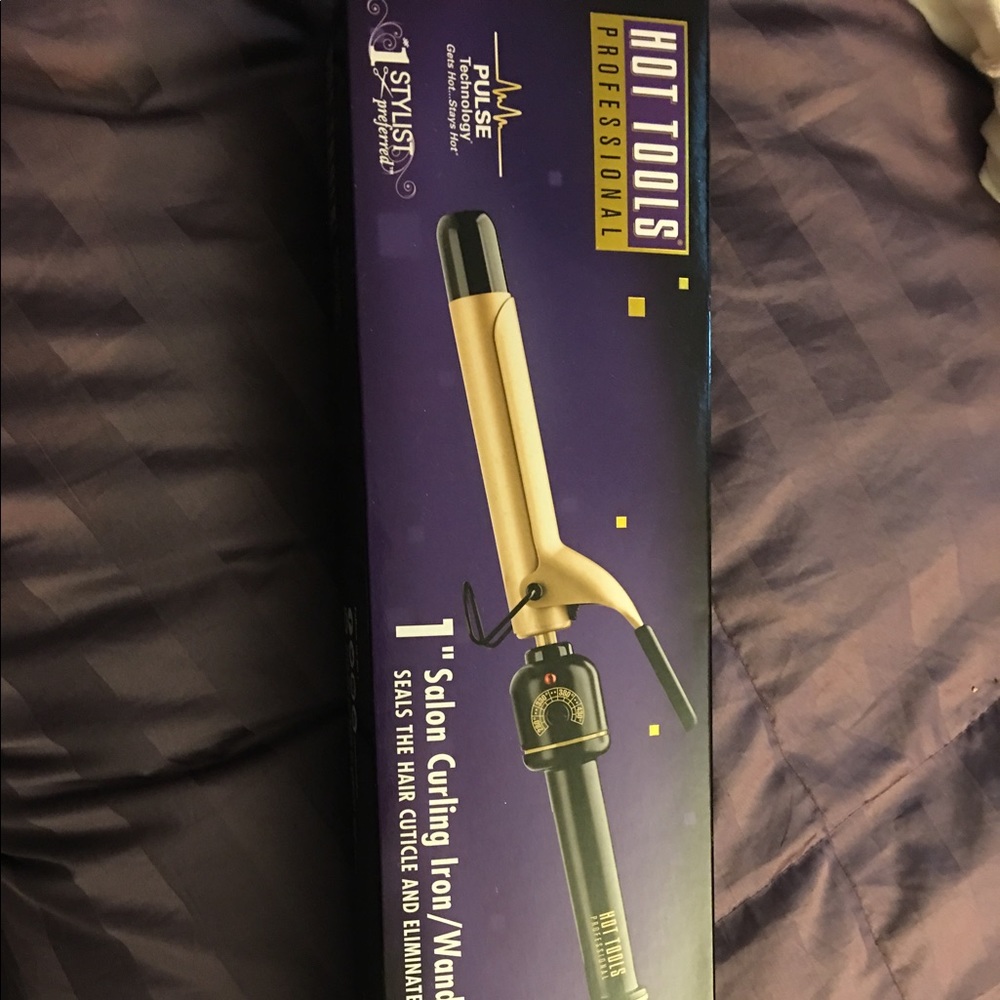 NIB Hot tools 1inch curling iron