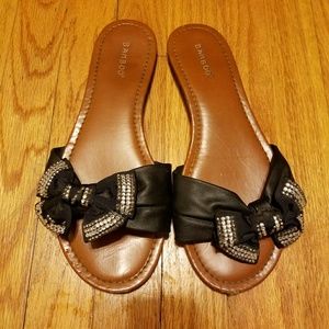 Flat black bow sandals size 7