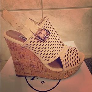 NWT Steve Madden nude wedges size 6