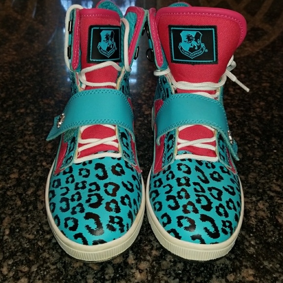 Hightops - Picture 5 of 8