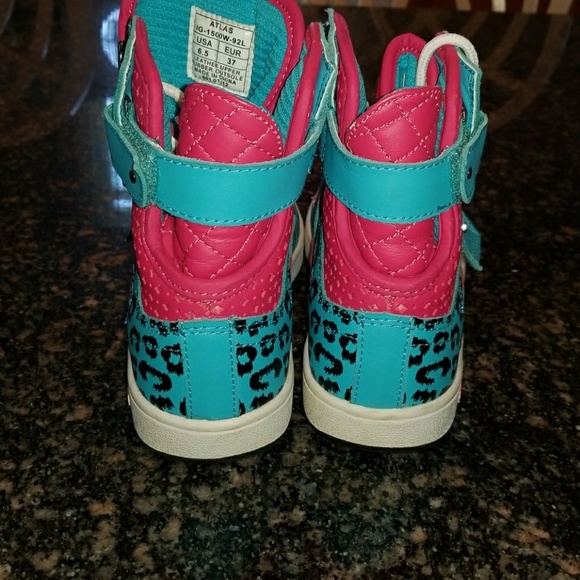 Hightops - Picture 7 of 8