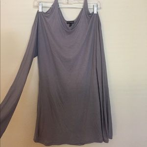 **S O L D** ✨🎀 Express shoulder cut out top