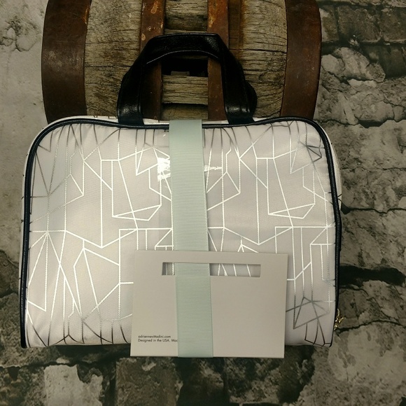 LAST ONE!! NWT Makeup Bag 3 Piece Set White/Black - Picture 2 of 4