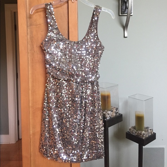 Formal dress - Picture 1 of 2