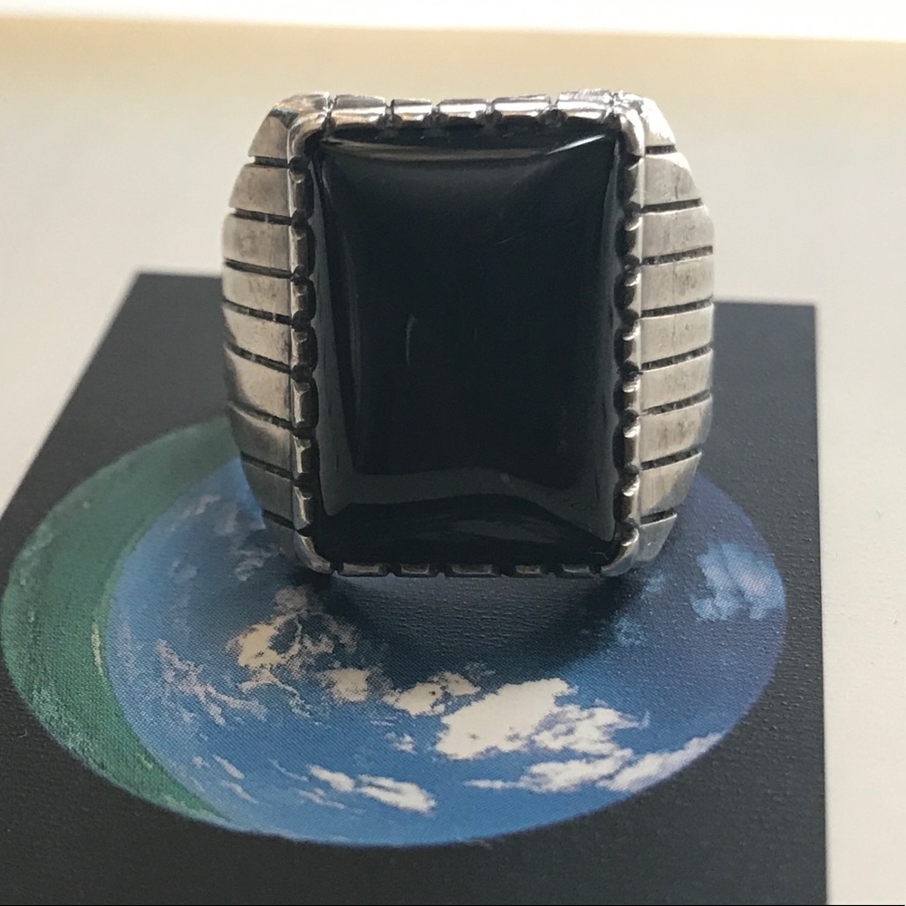 Men rind silver with beautiful black stone