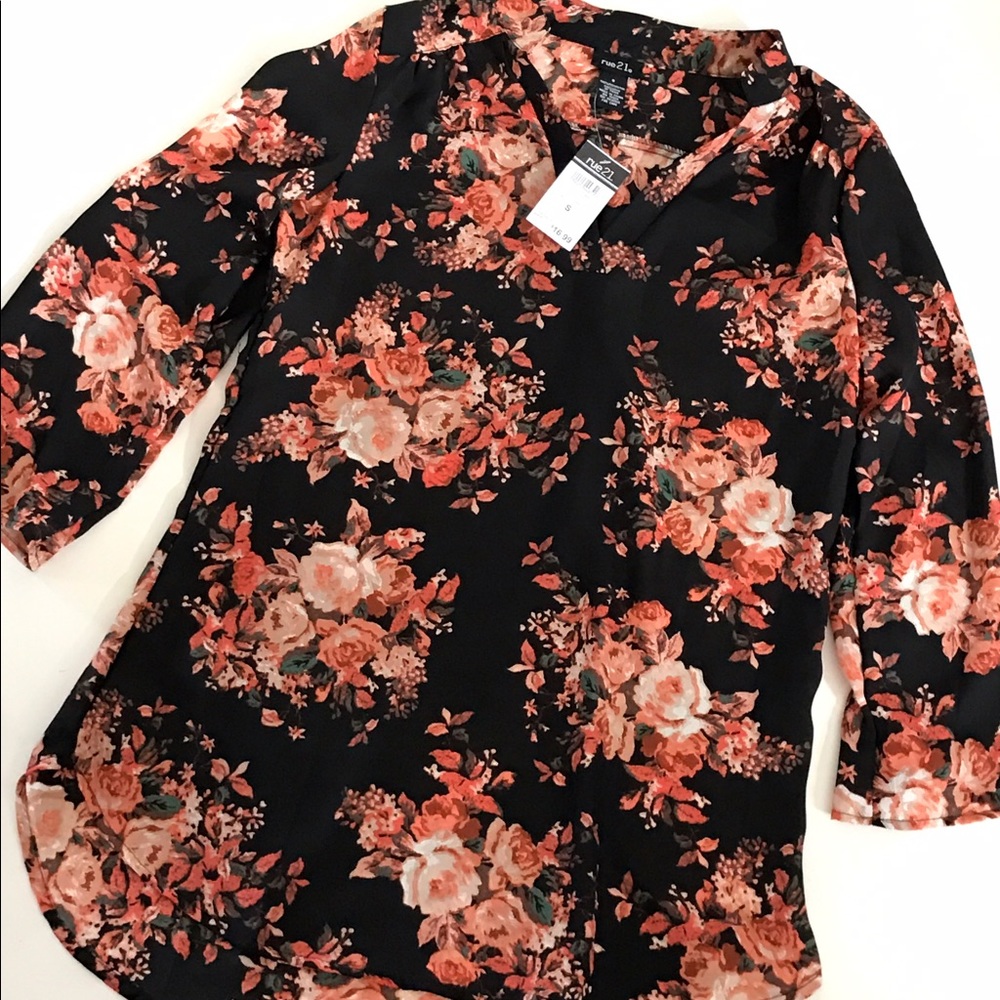 Never worn Rue21 black with rose top