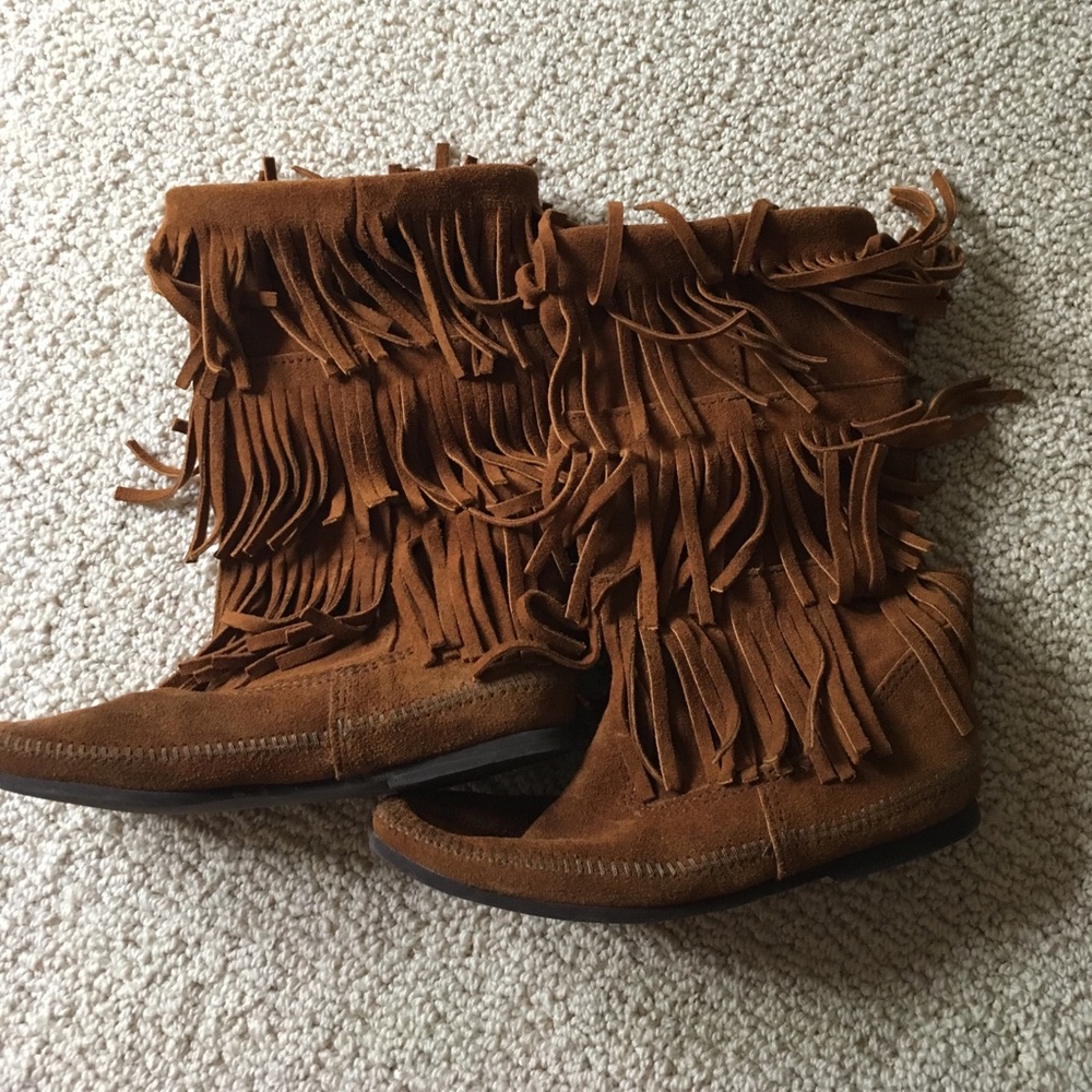 Minnetonka 3-layer fringe boot.