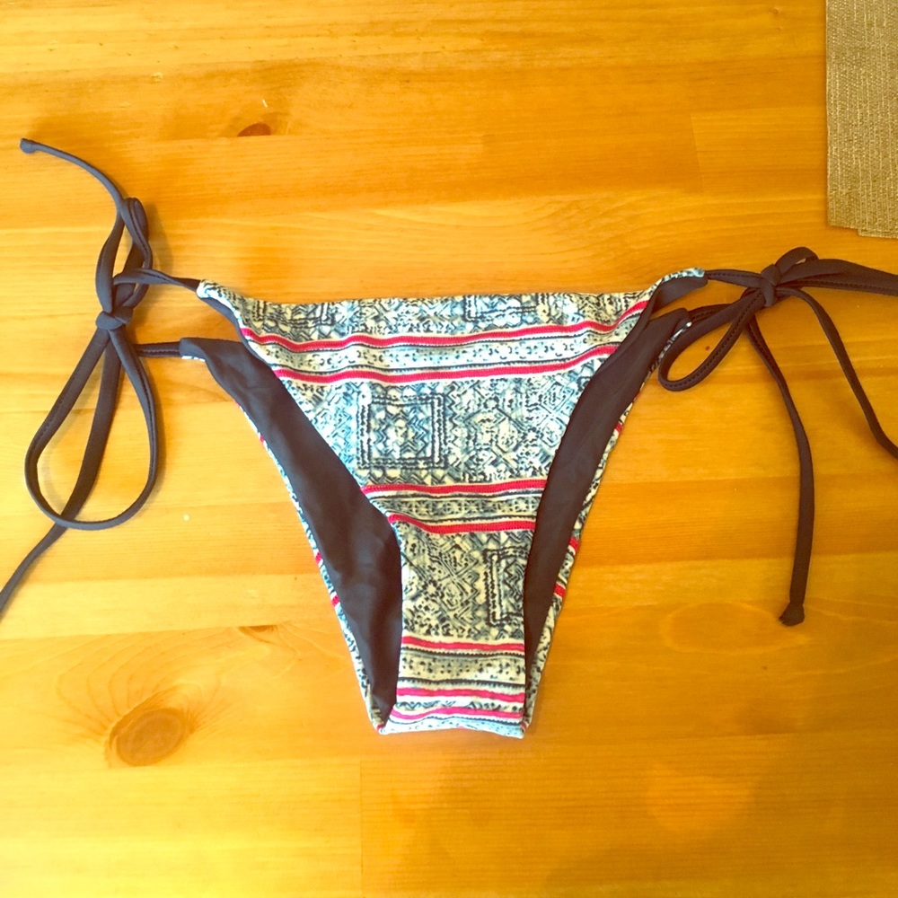BRAND NWT Frankie's Bikinis size medium 💕👙