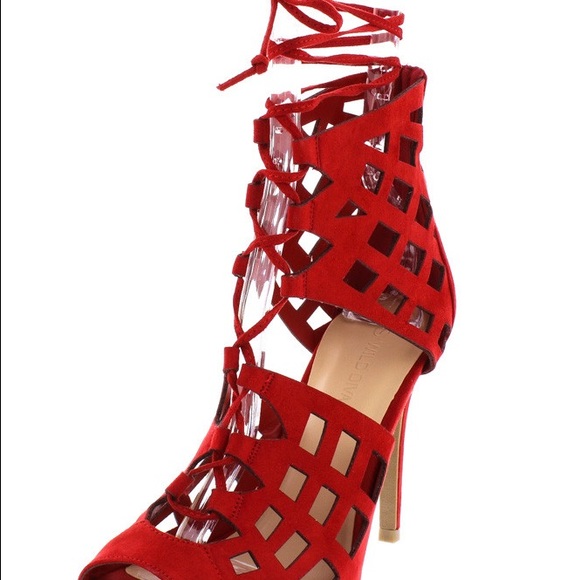 Lady In Red - Picture 2 of 4