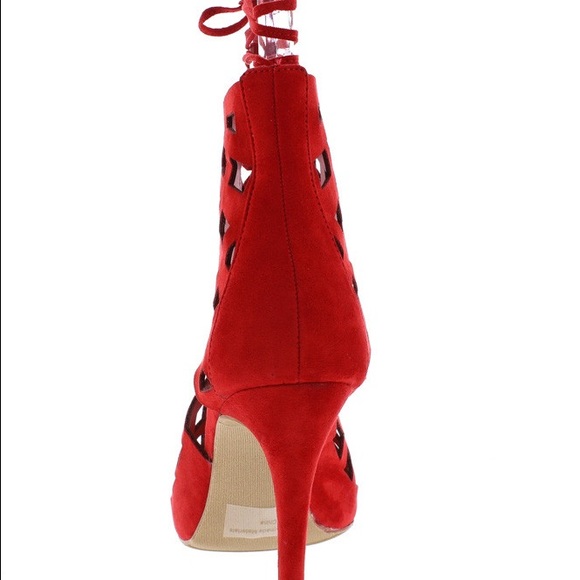 Lady In Red - Picture 3 of 4