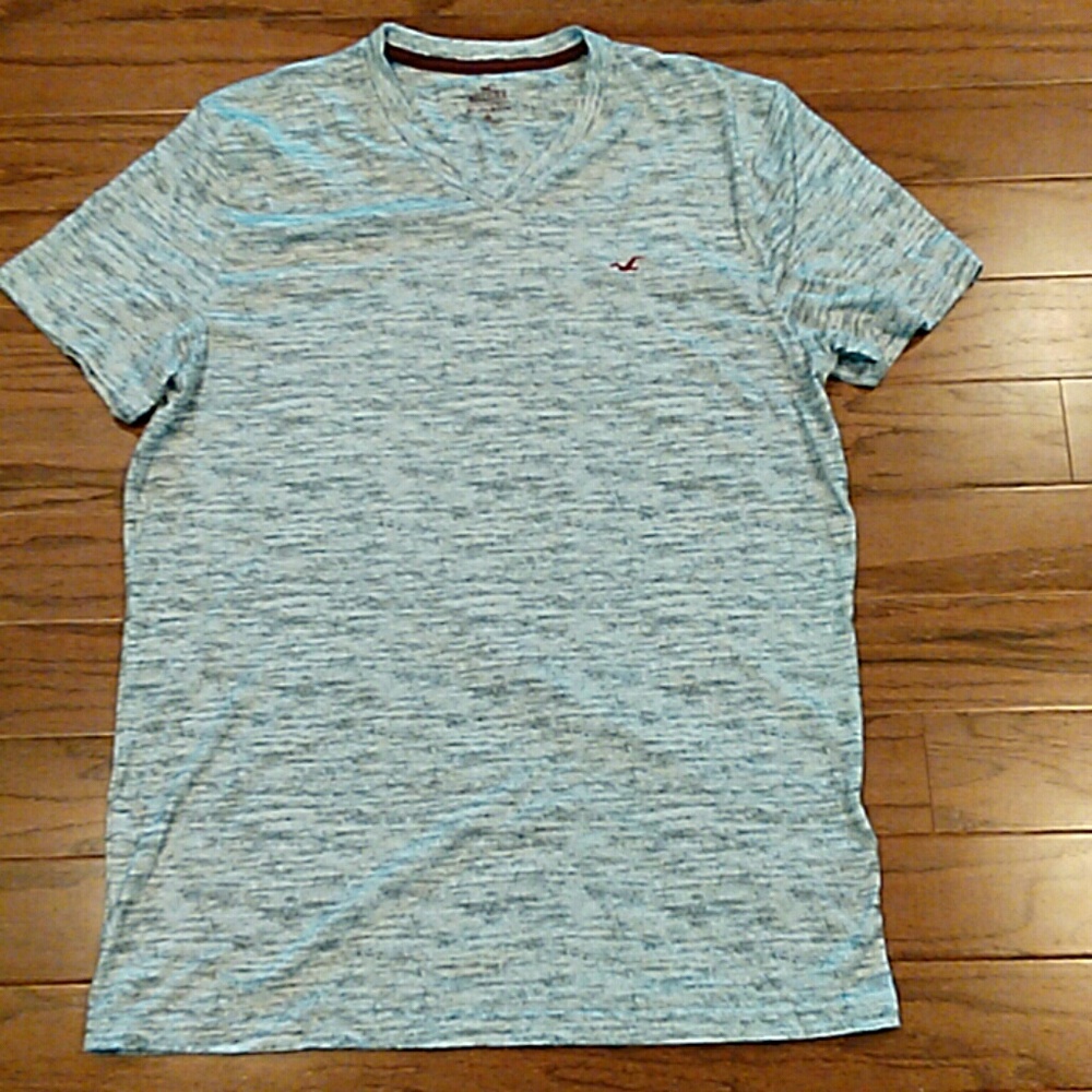 NWOT mens Hollister vneck T-shirt