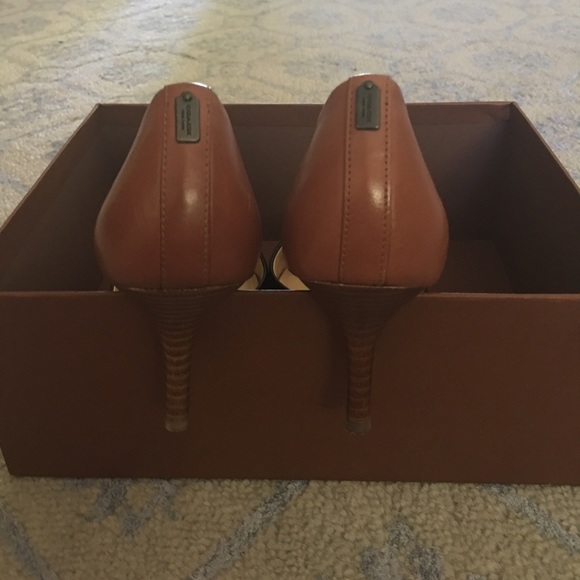 🌺 LN Coach leather heels 👠 worn once - Picture 7 of 7