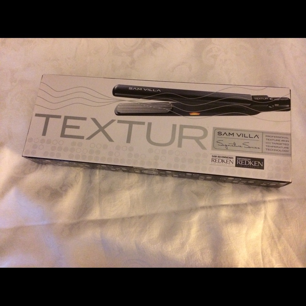 SAM VILLA REDKEN TEXTURE IRON