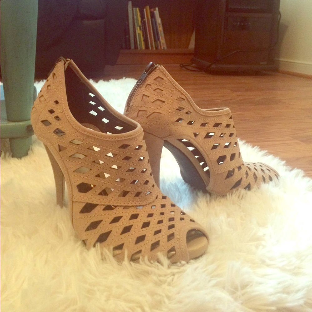 Cut-out nude heels