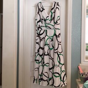 Suzi Chin fully lined sleeveless dress.