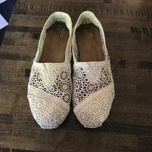 Cream crochet TOMS