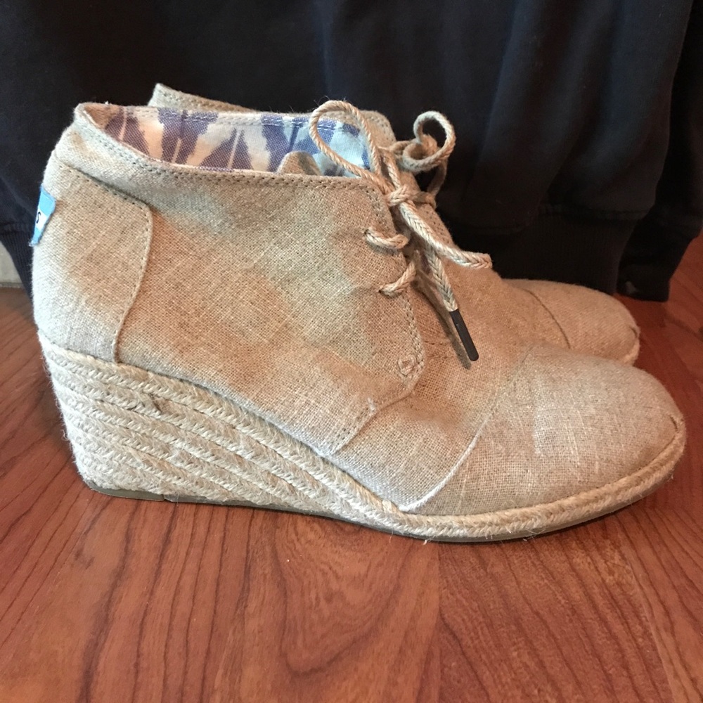 TOMS 9.5 Linen 1 1/4 inch. It's/ shoes