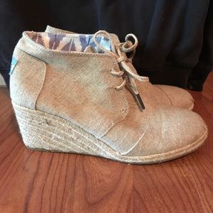 TOMS 9.5 Linen 1 1/4 inch. It's/ shoes
