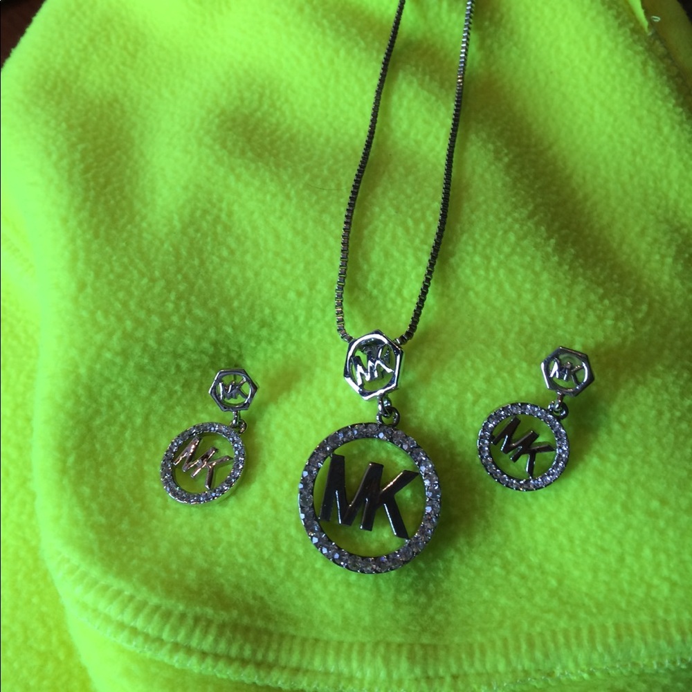 Necklace and earings