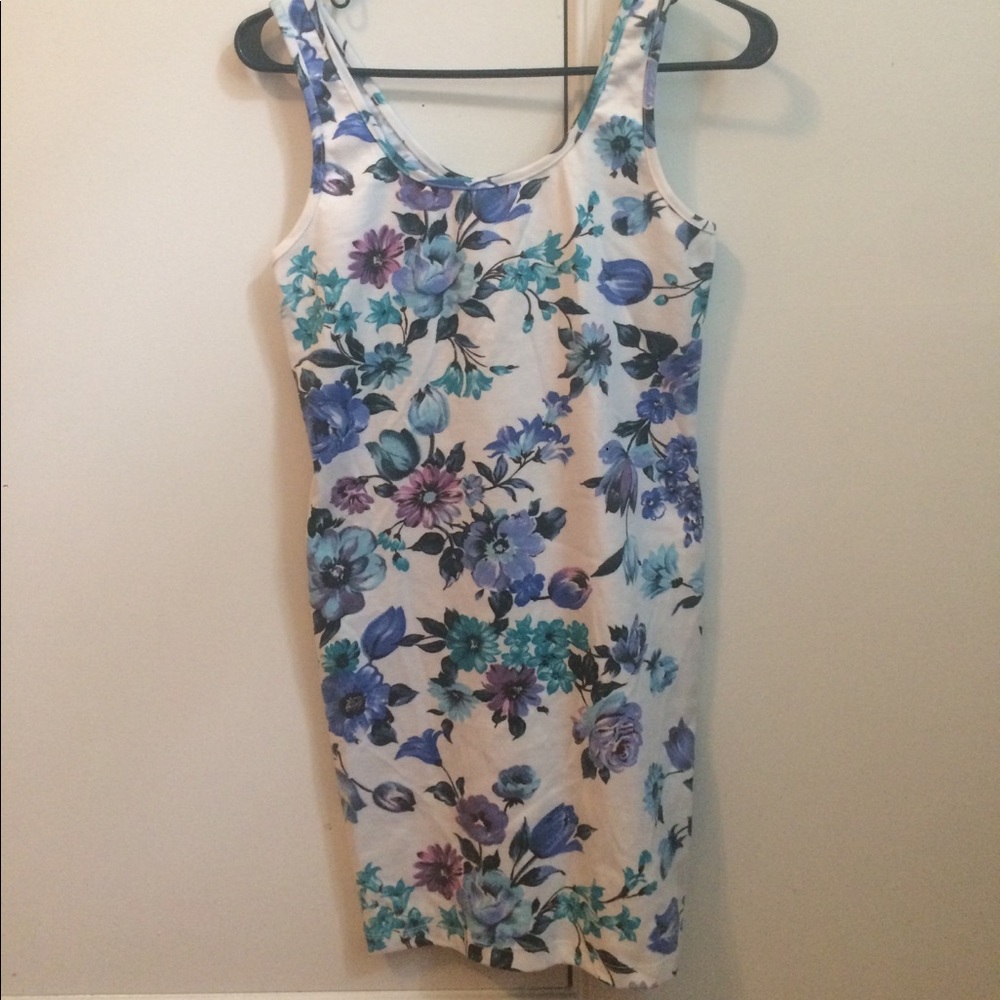 White and blue floral body-con dress