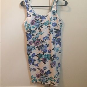 White and blue floral body-con dress