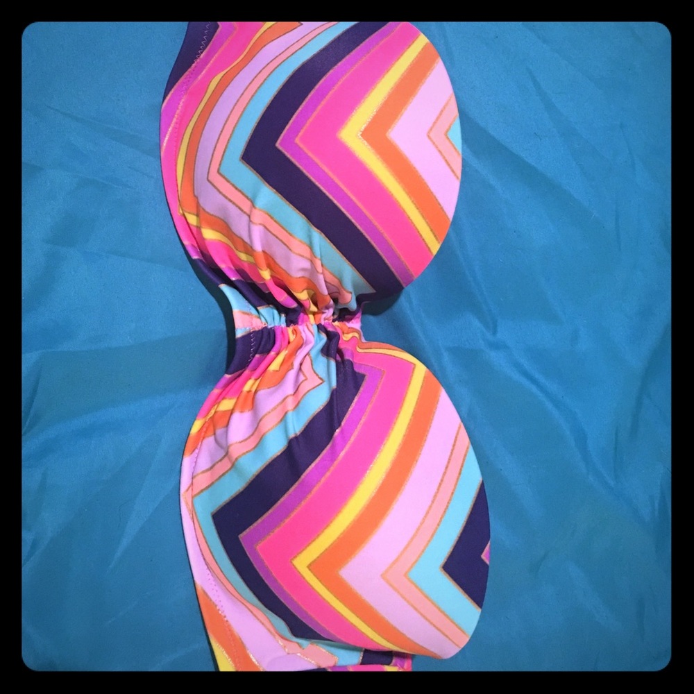 34 D Victoria's Secret strapless bikini top