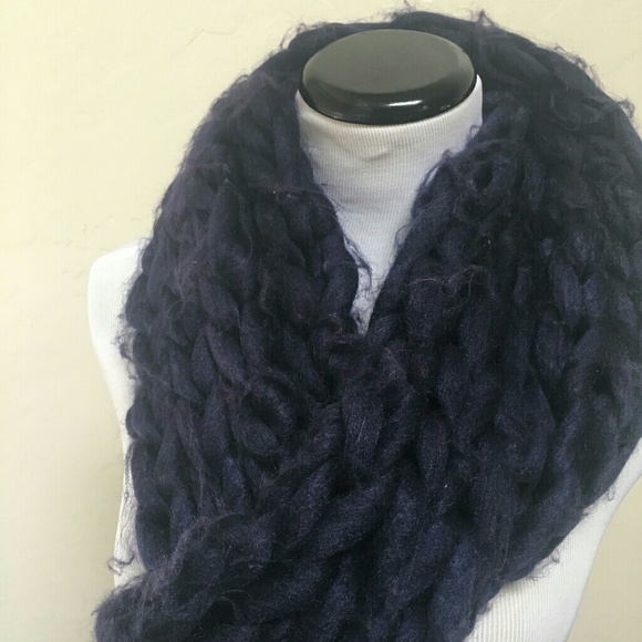 Free People chunky knit scarf Navy - Picture 2 of 4