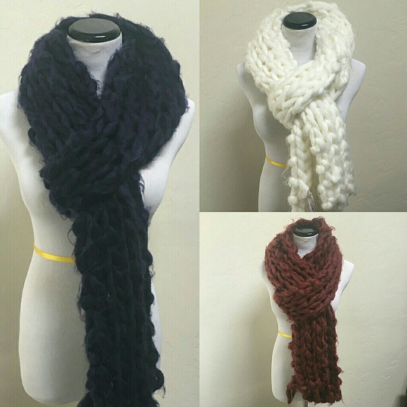 Free People chunky knit scarf Navy - Picture 4 of 4