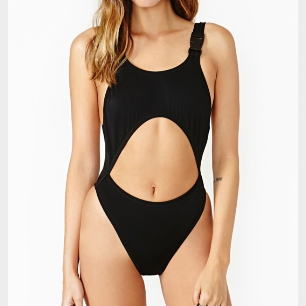 ✅ Nasty Gal Collection High Cut Buckle Bikini