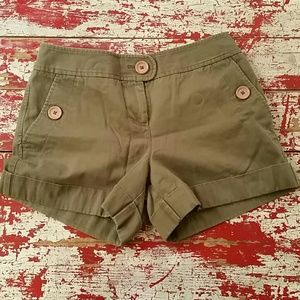Ann Taylor loft army green shorts.