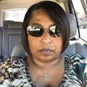 Meet your Posher, Latitia