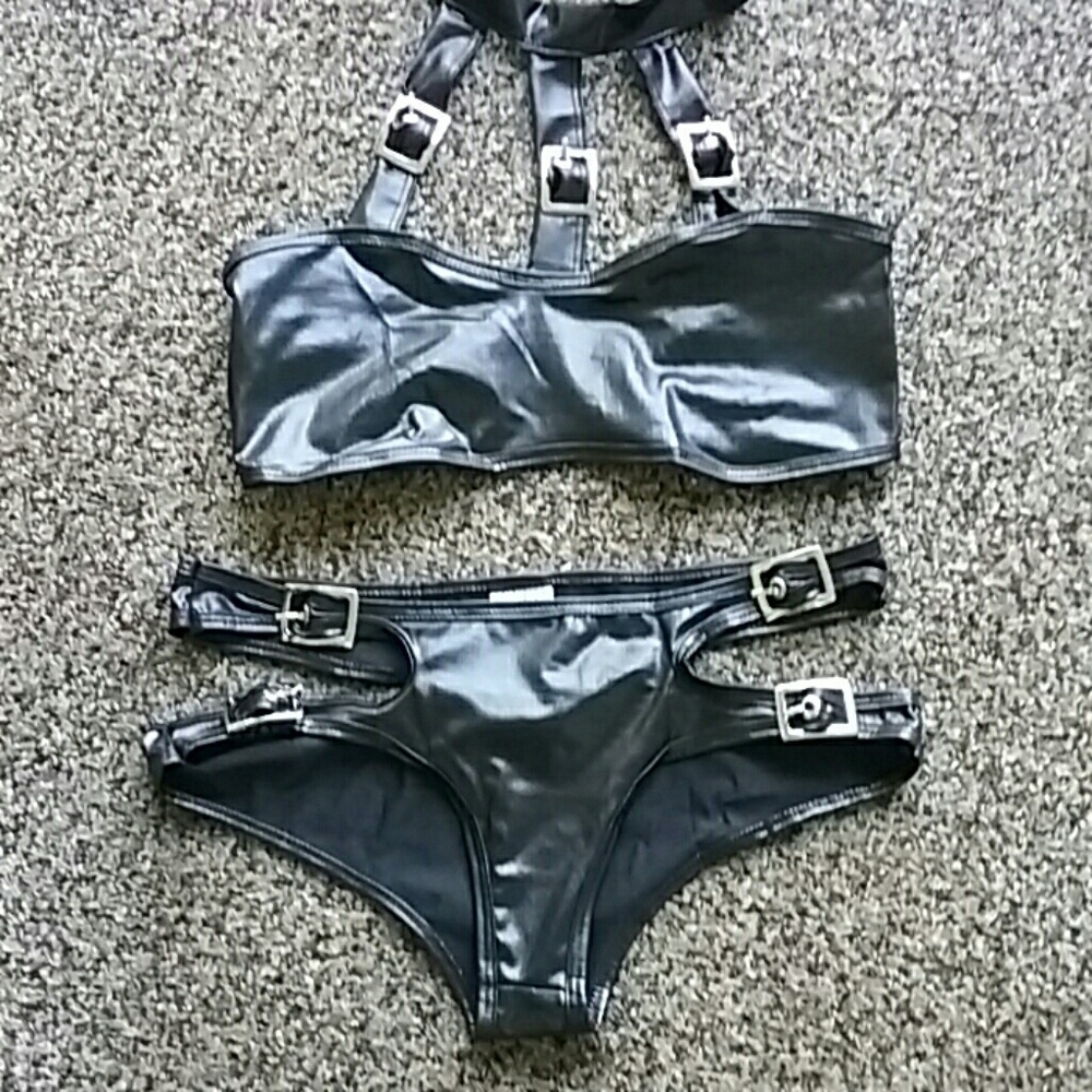  Buckled Wet Look Short Set Rave Wear - Picture 2 of 3