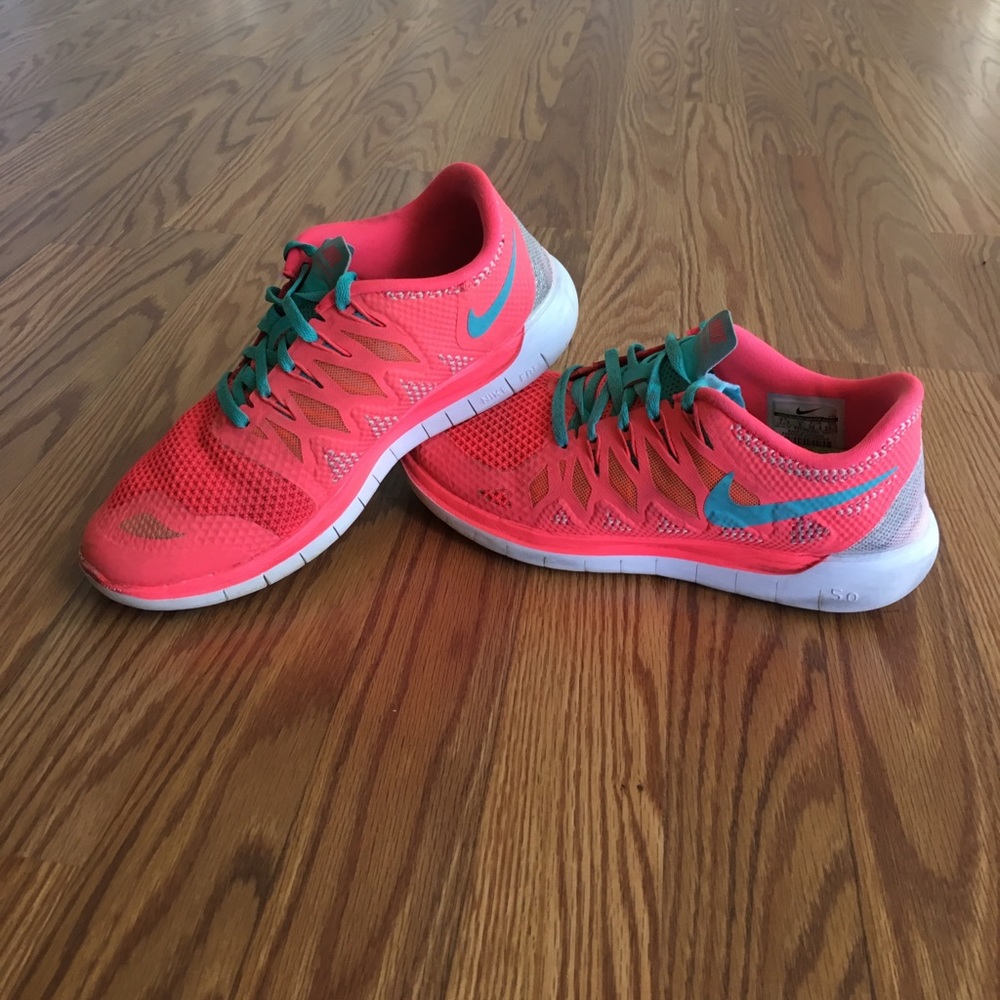 Women's 7.5 NIKE FREE 5.0