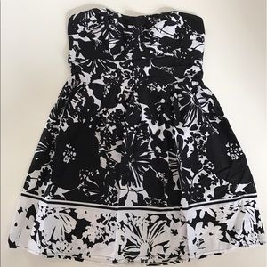 Strapless black and white short dress