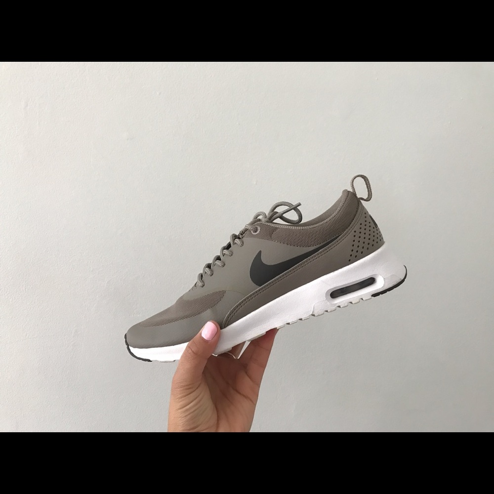 WMNS NIKE AIR MAX THEA