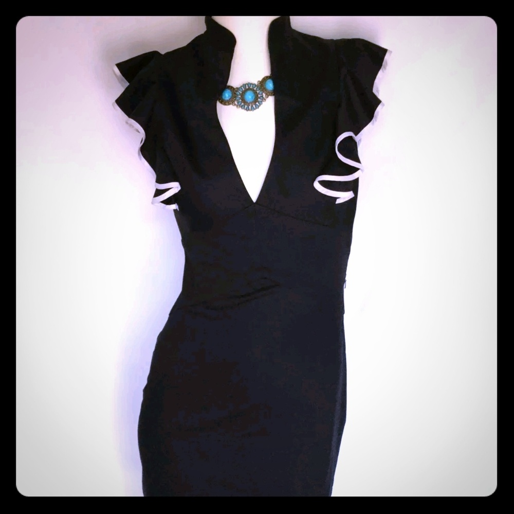 *💗STUNNING💗* Black Halo sz 4 keyhole dress