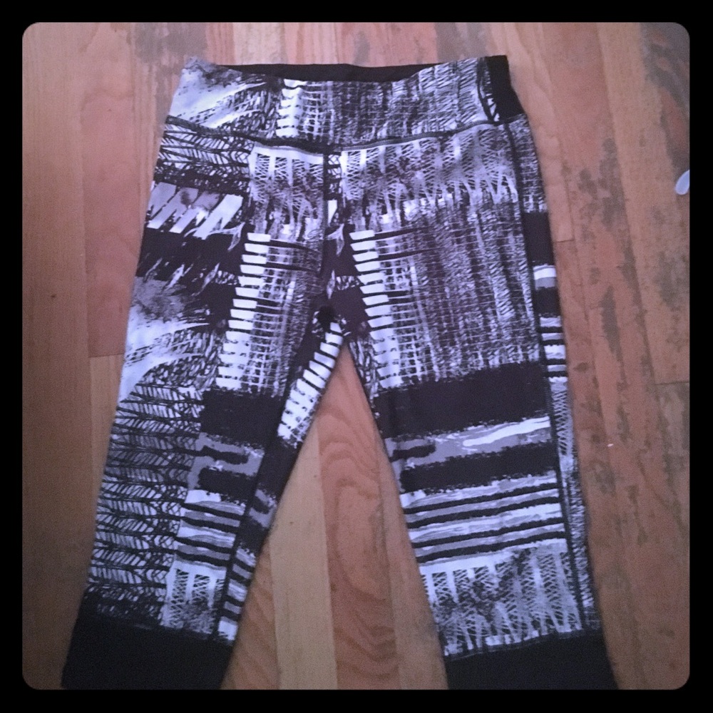 *%* Super cute yoga Capri leggings