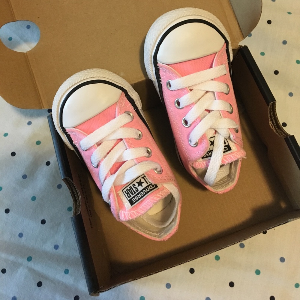 Pink converse toddler girl