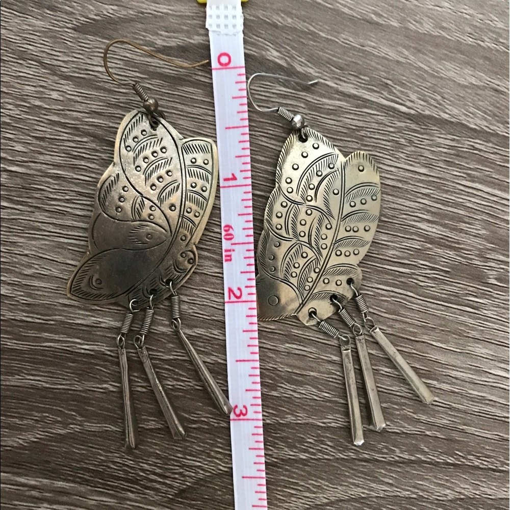 Vtg Silver Bufferfly etched earrings