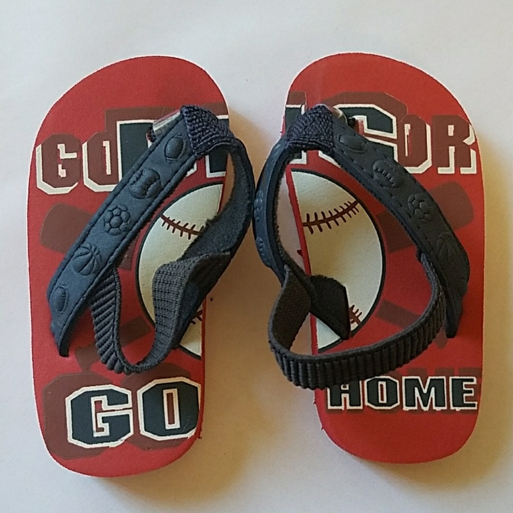 Children's place flip flops