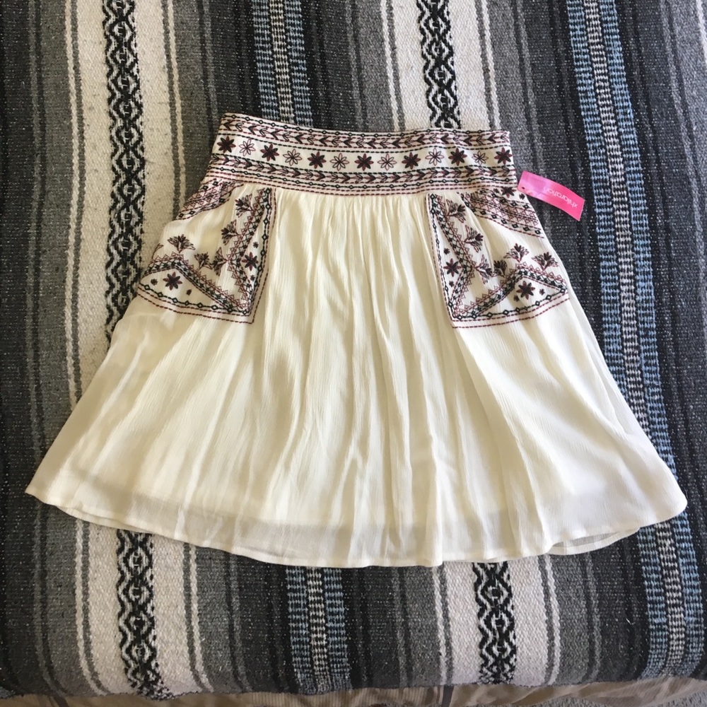 Embroidered cream pockets skirt xhilaration M