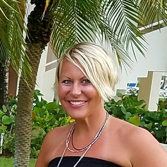 Meet your Posher, Cassandra - Picture 1 of 1