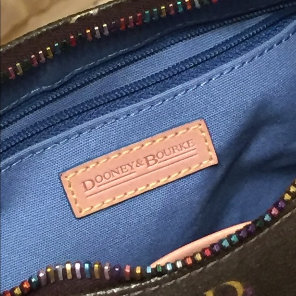 🎉👜 ADORABLE MINI BROWN DOONEY AND BOURKE BAG 🎉 - Picture 6 of 8