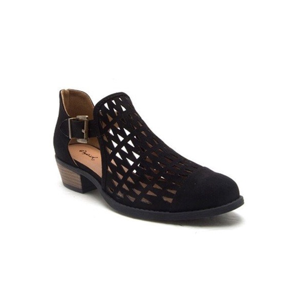 🌸CLEARANCE🌸Tobin Black Triangle Cut Out Booties - Picture 4 of 4