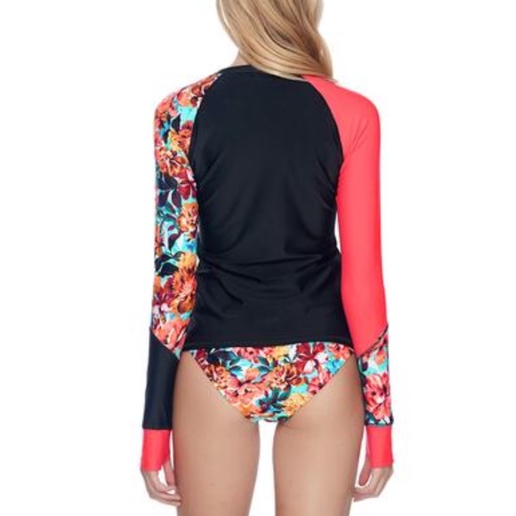 Long sleeved, 1/2 zip rash guard - Picture 2 of 2