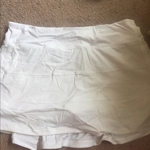 White Lulu lemon skirt size 12 tall