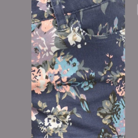 SOLD OUT - Picture 7 of 7